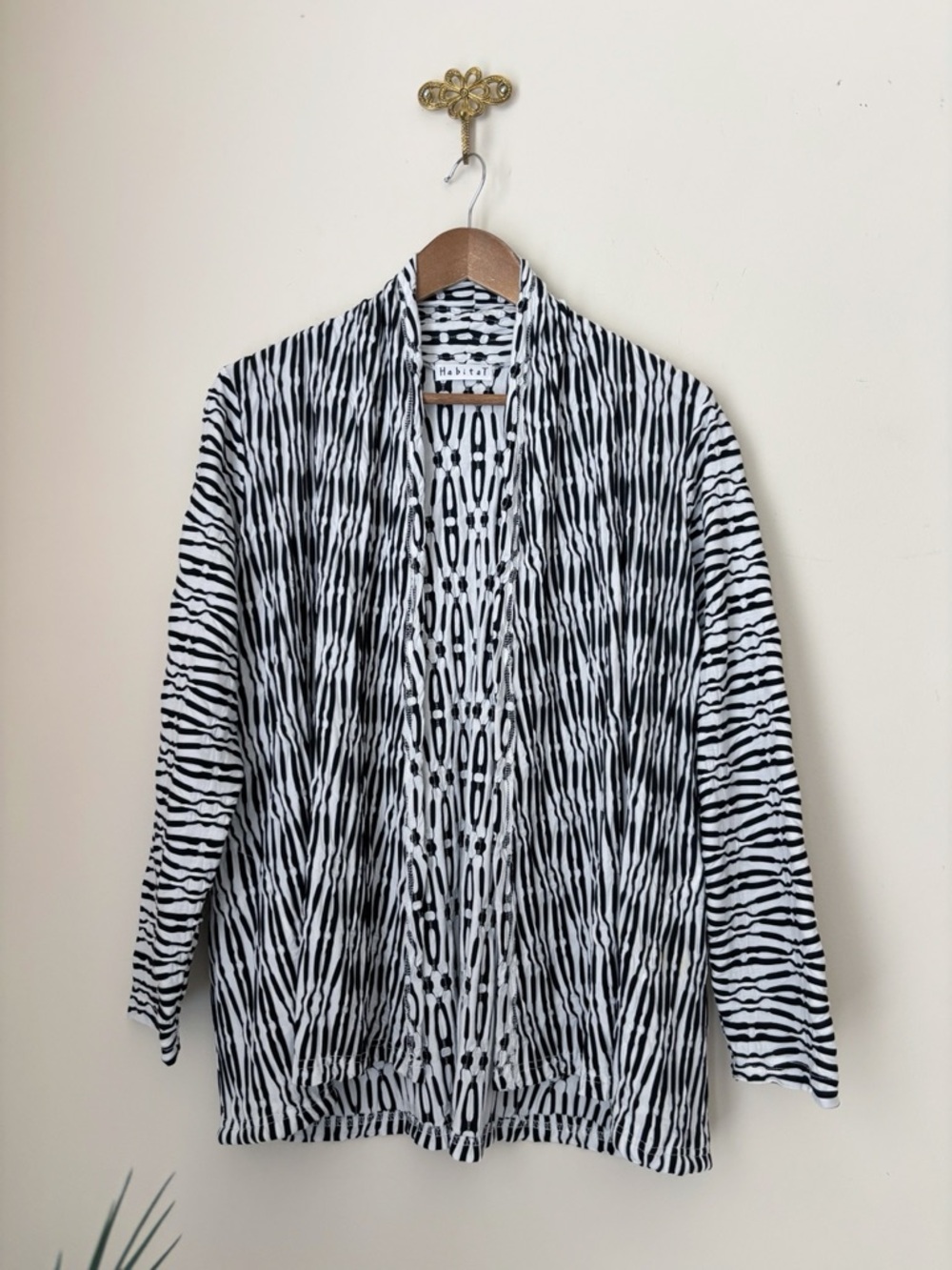 Habitat White & Black Textured Stripe Cardigan Sweater Medium Maximalist